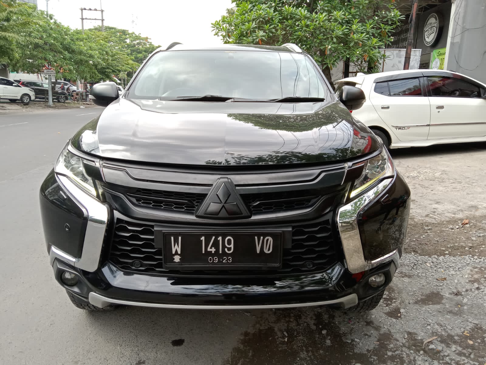 2017 Mitsubishi Pajero Sport  Dakar 4x2 AT Dakar 4x2 AT bekas