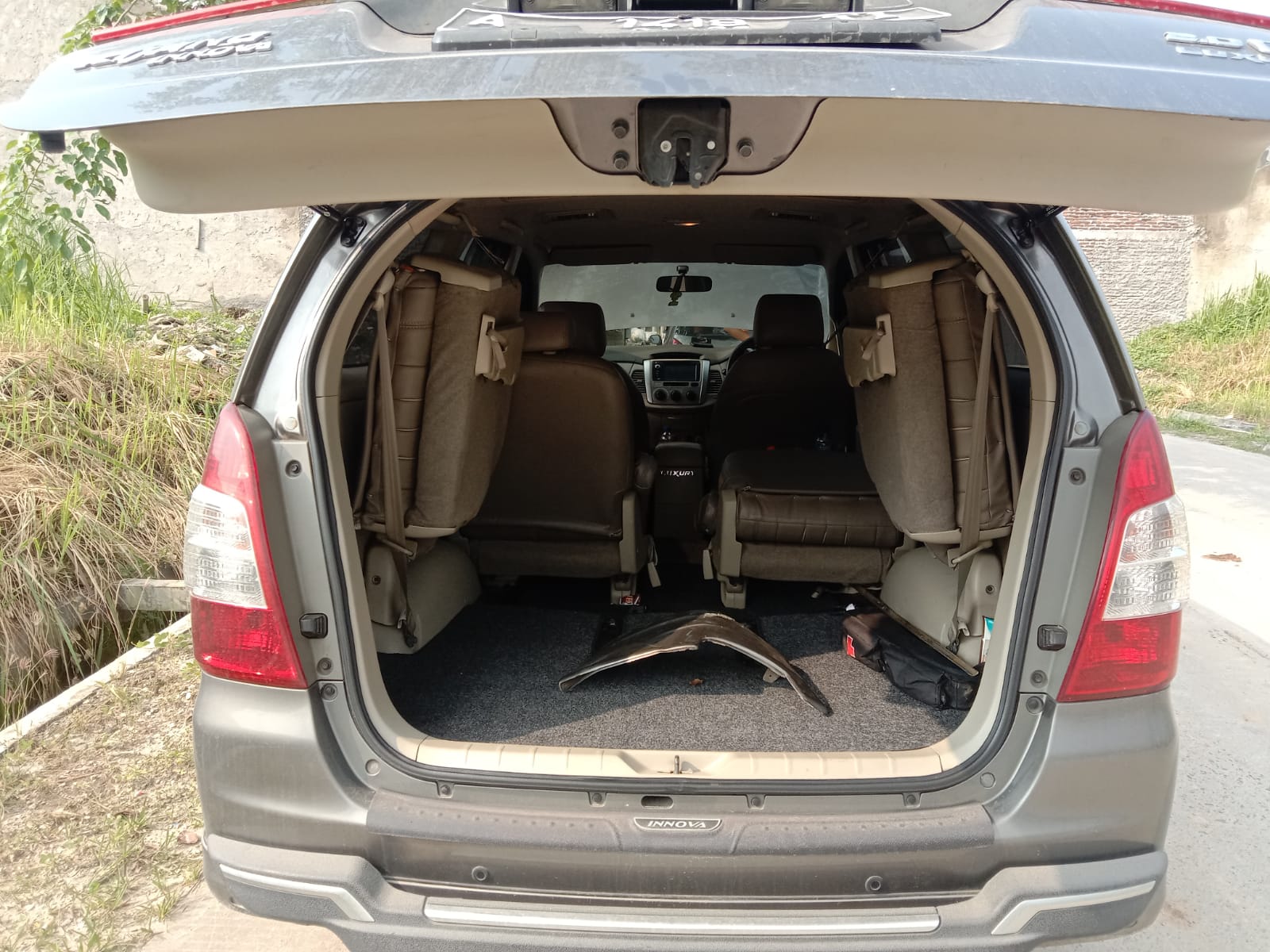 2012 Toyota Kijang Innova 2.0 G AT 2012 Toyota Kijang Innova 2.0 G AT