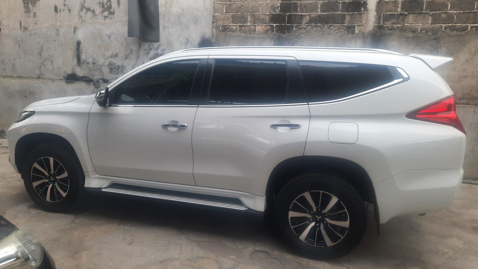 2017 Mitsubishi Pajero Sport  Dakar 4x2 Ultimate 2017 Mitsubishi Pajero Sport  Dakar 4x2 Ultimate