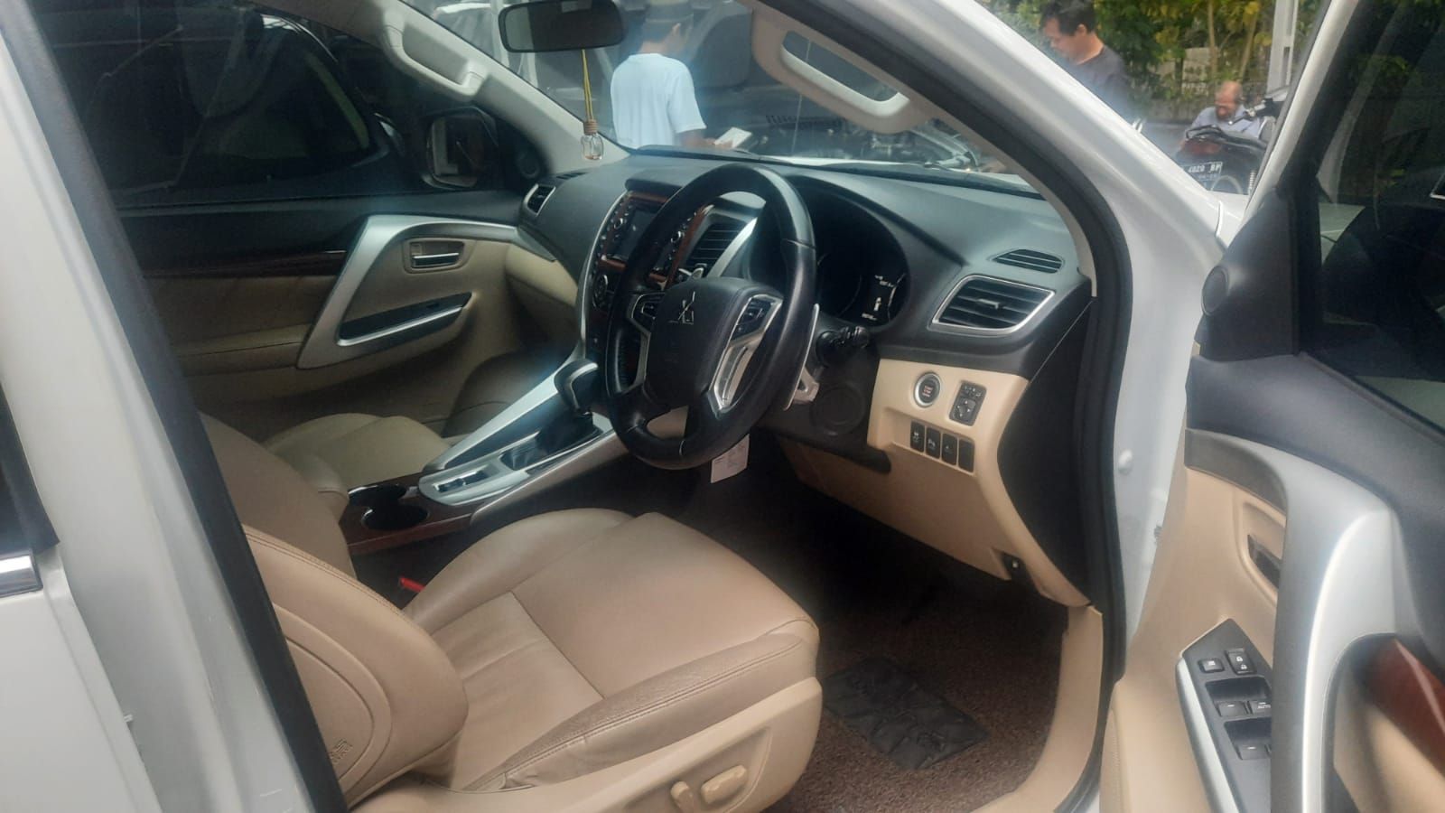 2017 Mitsubishi Pajero Sport  Dakar 4x2 Ultimate 2017 Mitsubishi Pajero Sport  Dakar 4x2 Ultimate