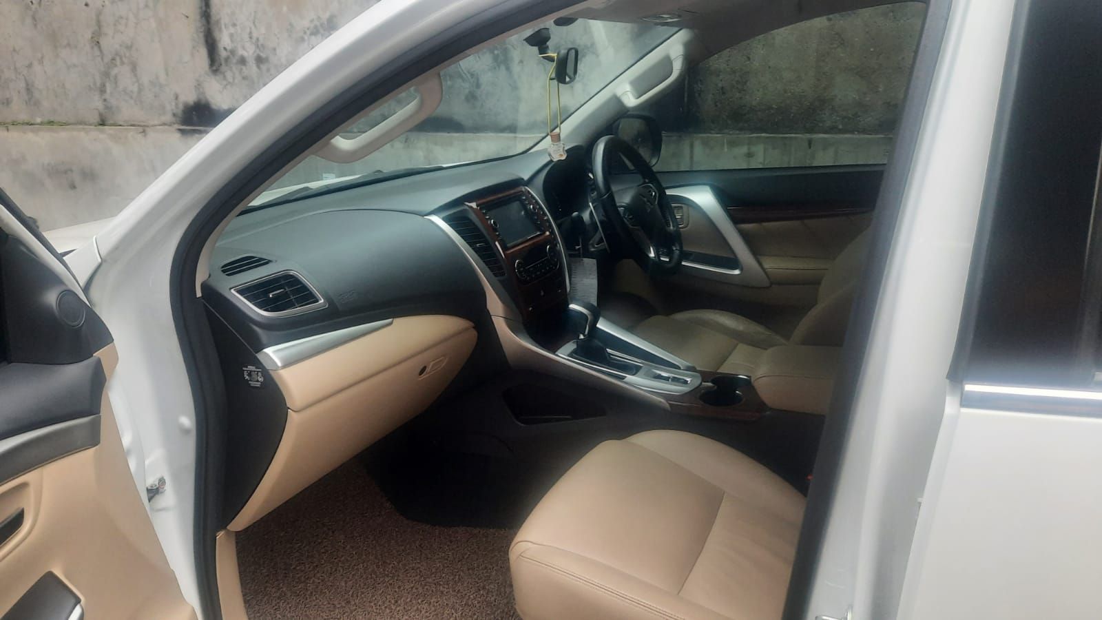 2017 Mitsubishi Pajero Sport  Dakar 4x2 Ultimate 2017 Mitsubishi Pajero Sport  Dakar 4x2 Ultimate