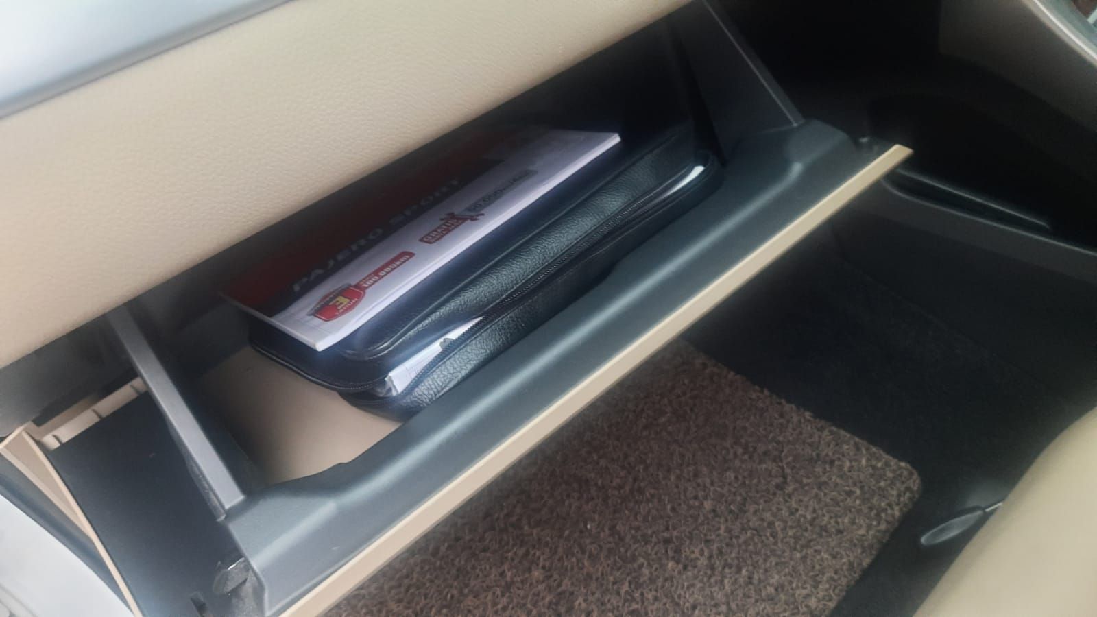 2017 Mitsubishi Pajero Sport  Dakar 4x2 Ultimate 2017 Mitsubishi Pajero Sport  Dakar 4x2 Ultimate