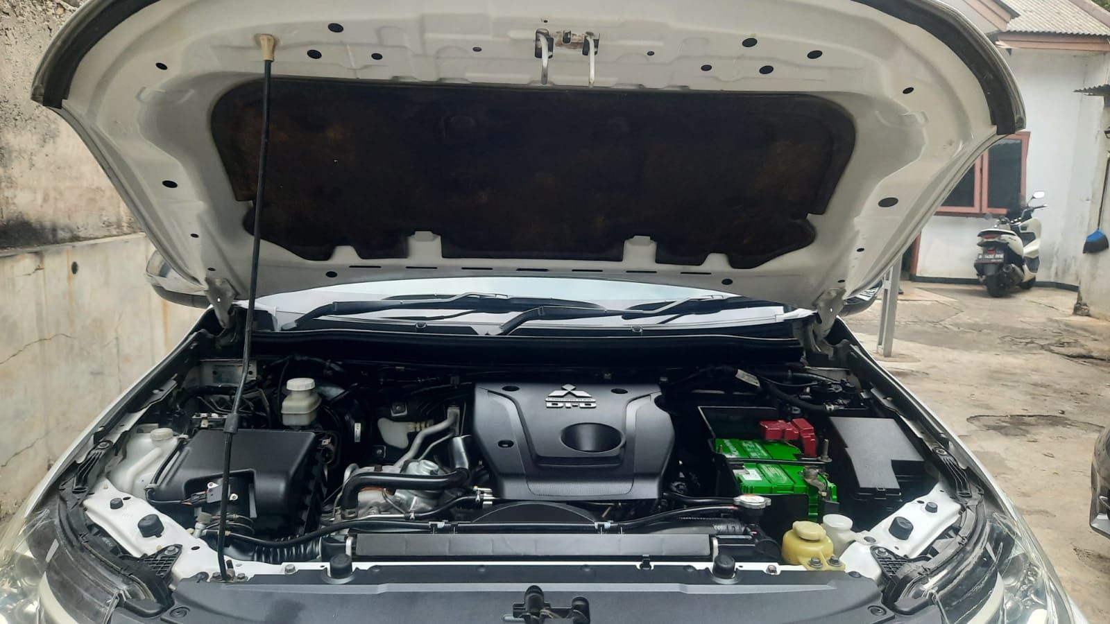 2017 Mitsubishi Pajero Sport  Dakar 4x2 Ultimate 2017 Mitsubishi Pajero Sport  Dakar 4x2 Ultimate