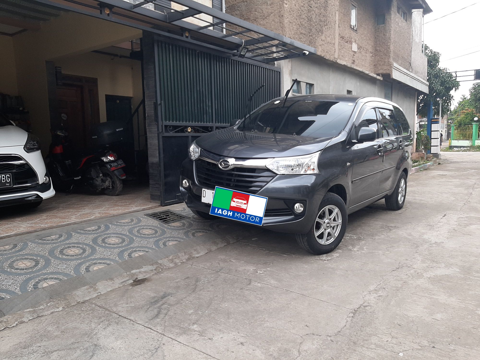 2015 Daihatsu Xenia 1.3 R MT 2015 Daihatsu Xenia 1.3 R MT