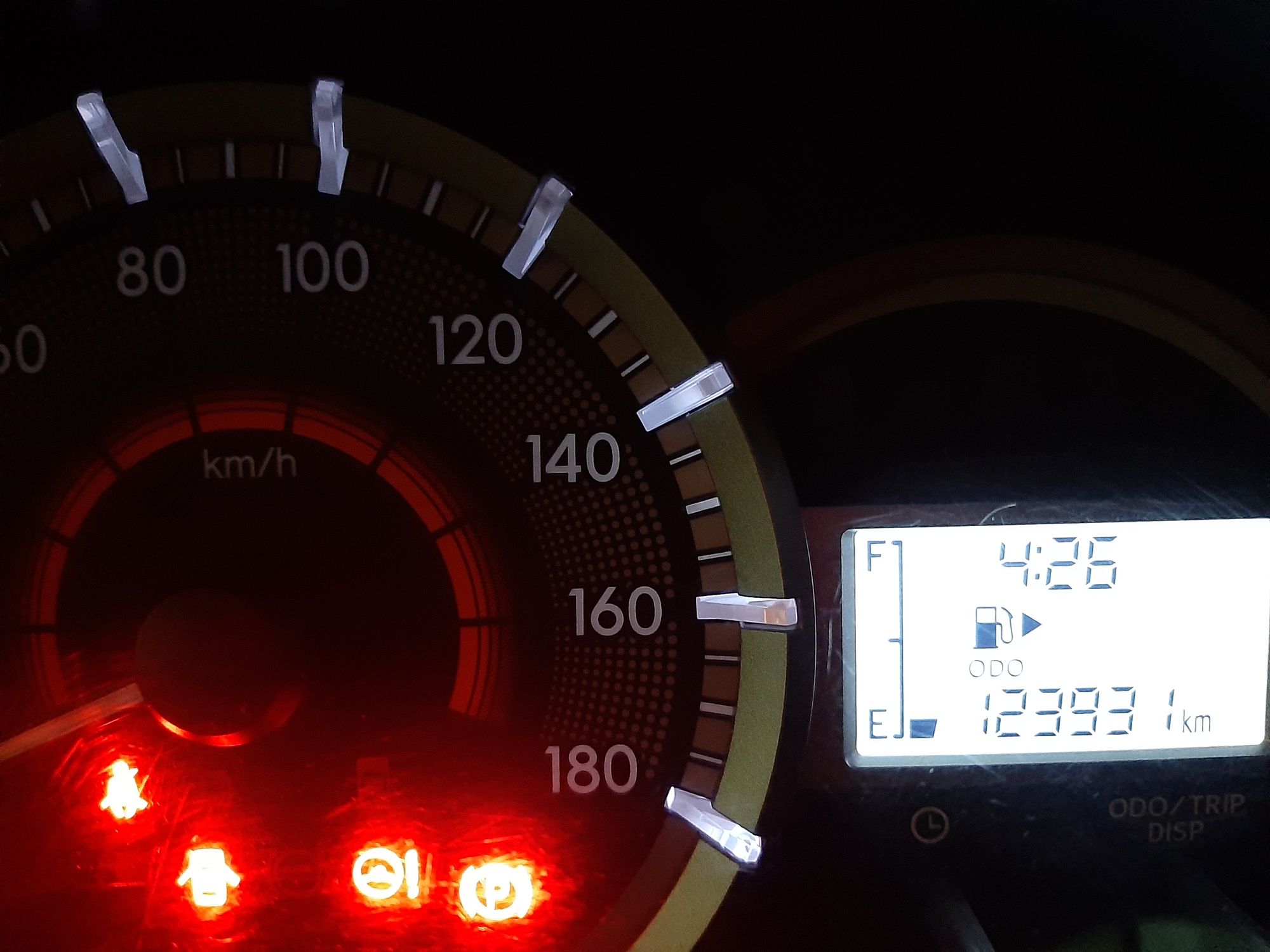 2015 Daihatsu Xenia 1.3 R MT 2015 Daihatsu Xenia 1.3 R MT