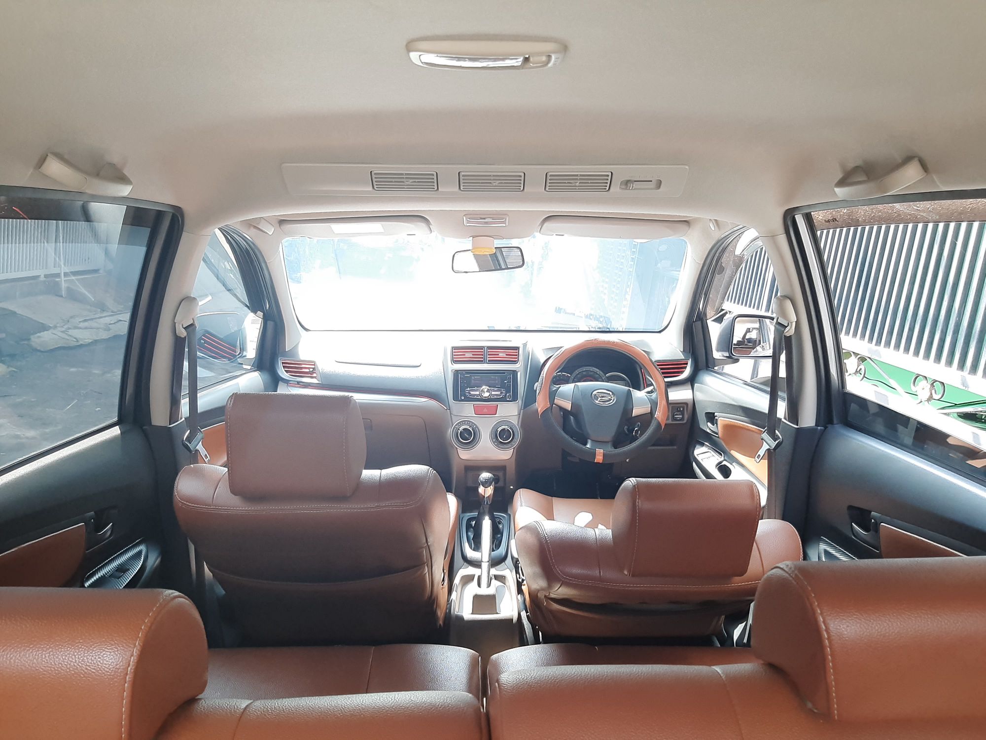 2015 Daihatsu Xenia 1.3 R MT 2015 Daihatsu Xenia 1.3 R MT