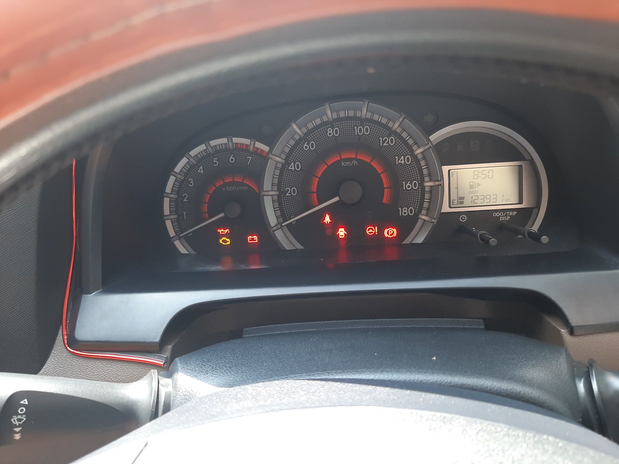 2015 Daihatsu Grand Xenia 1.3 R MT 2015 Daihatsu Grand Xenia 1.3 R MT