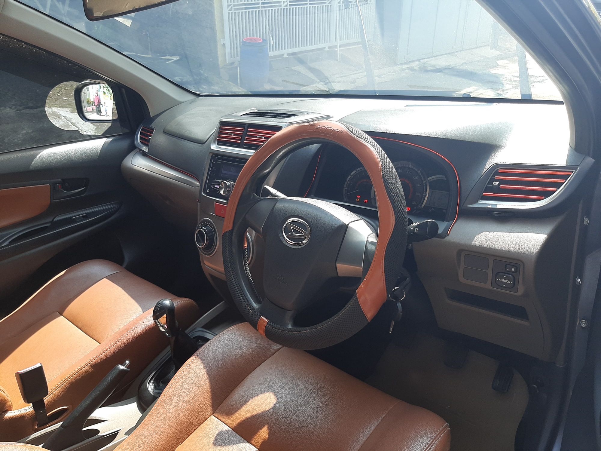 2015 Daihatsu Grand Xenia 1.3 R MT 2015 Daihatsu Grand Xenia 1.3 R MT