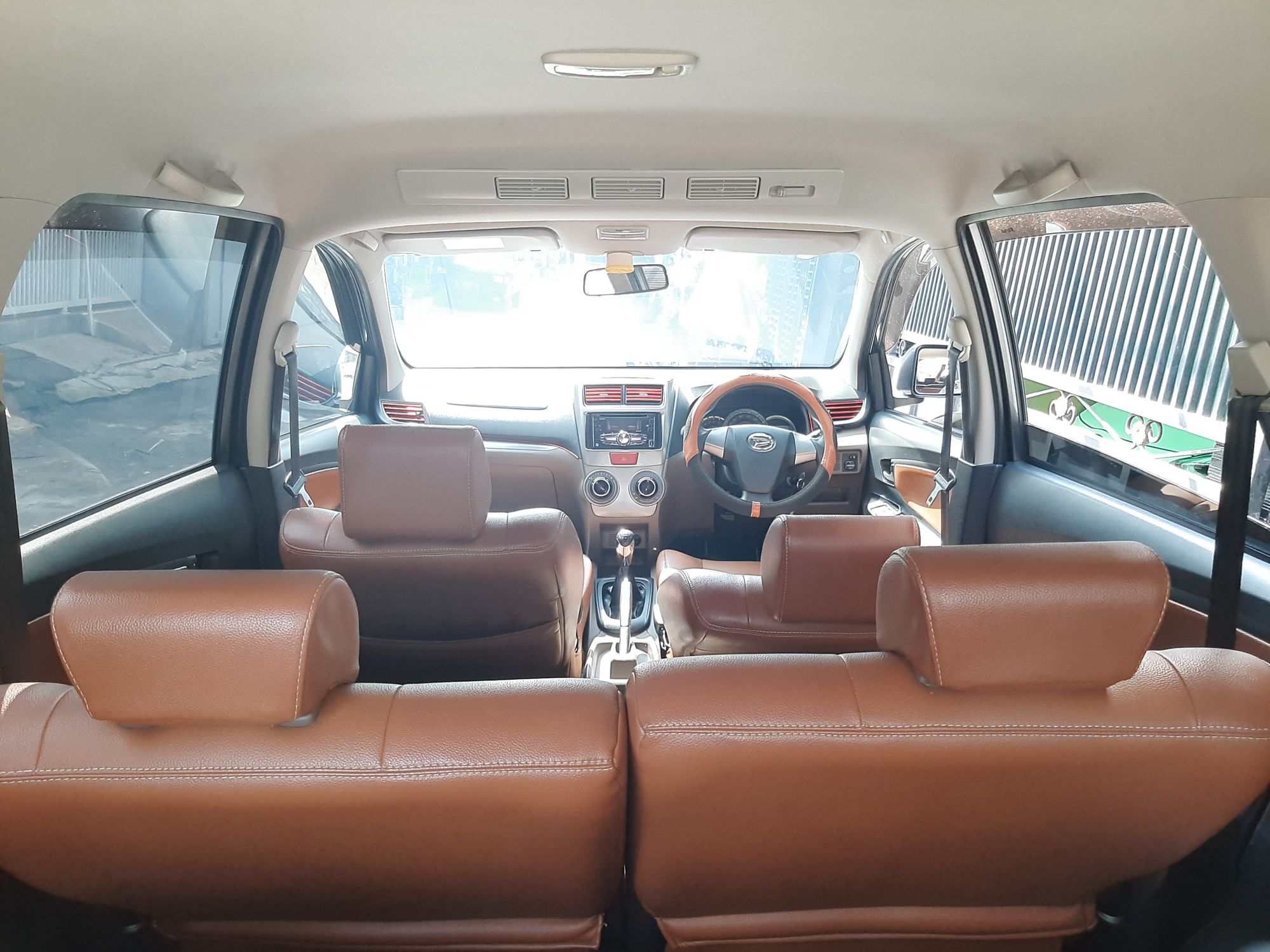 2015 Daihatsu Grand Xenia 1.3 R MT 2015 Daihatsu Grand Xenia 1.3 R MT