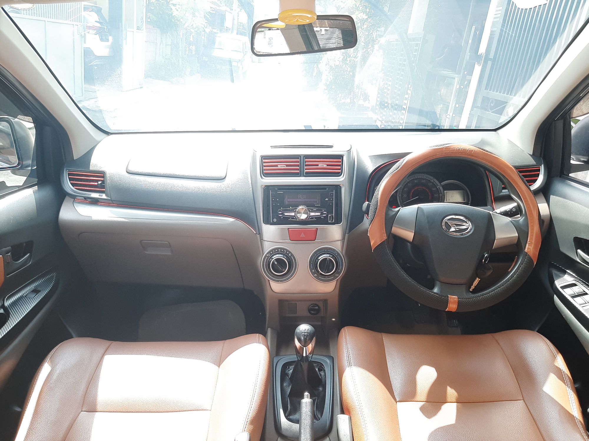 2015 Daihatsu Grand Xenia 1.3 R MT 2015 Daihatsu Grand Xenia 1.3 R MT