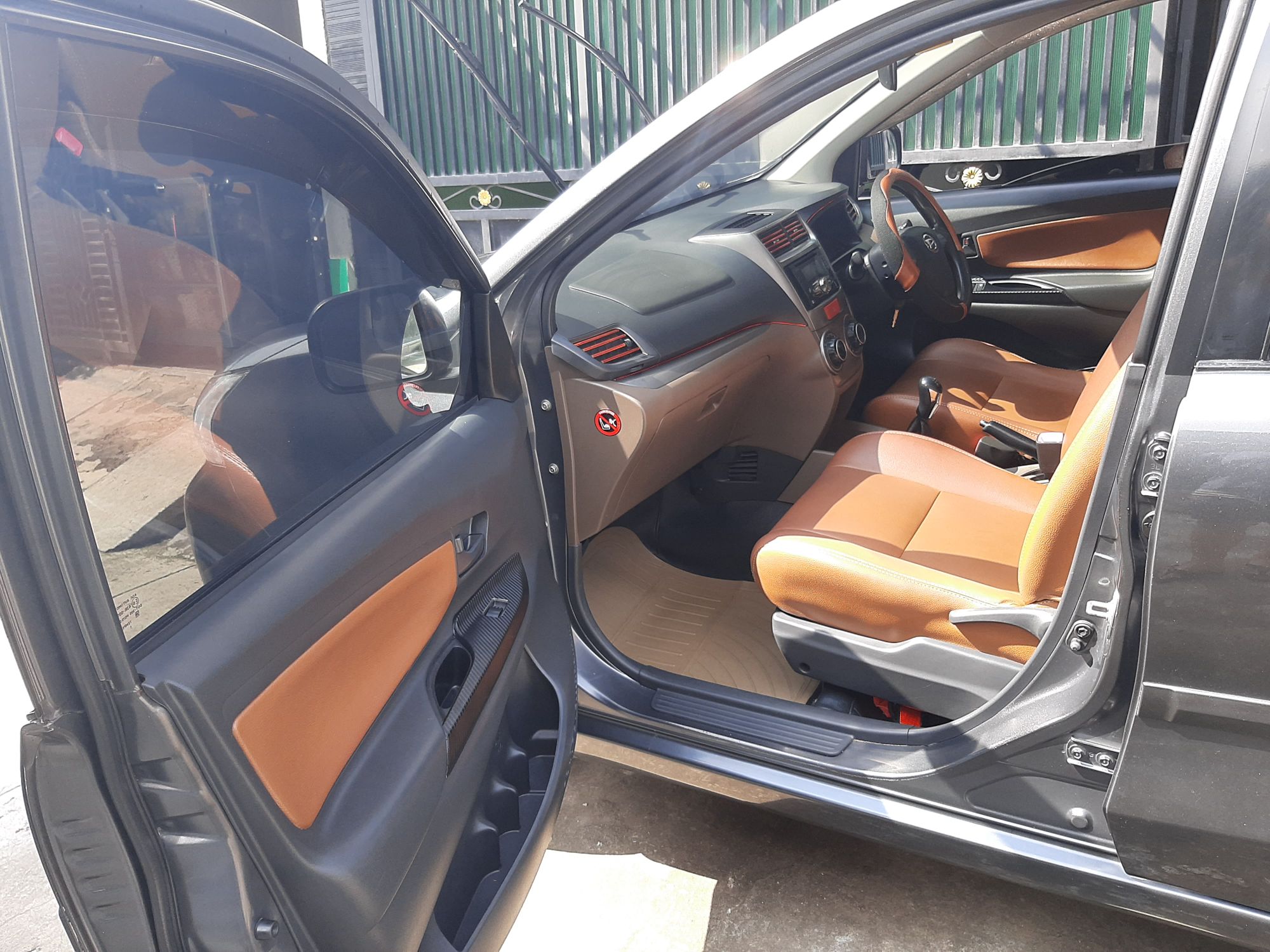 2015 Daihatsu Grand Xenia 1.3 R MT 2015 Daihatsu Grand Xenia 1.3 R MT