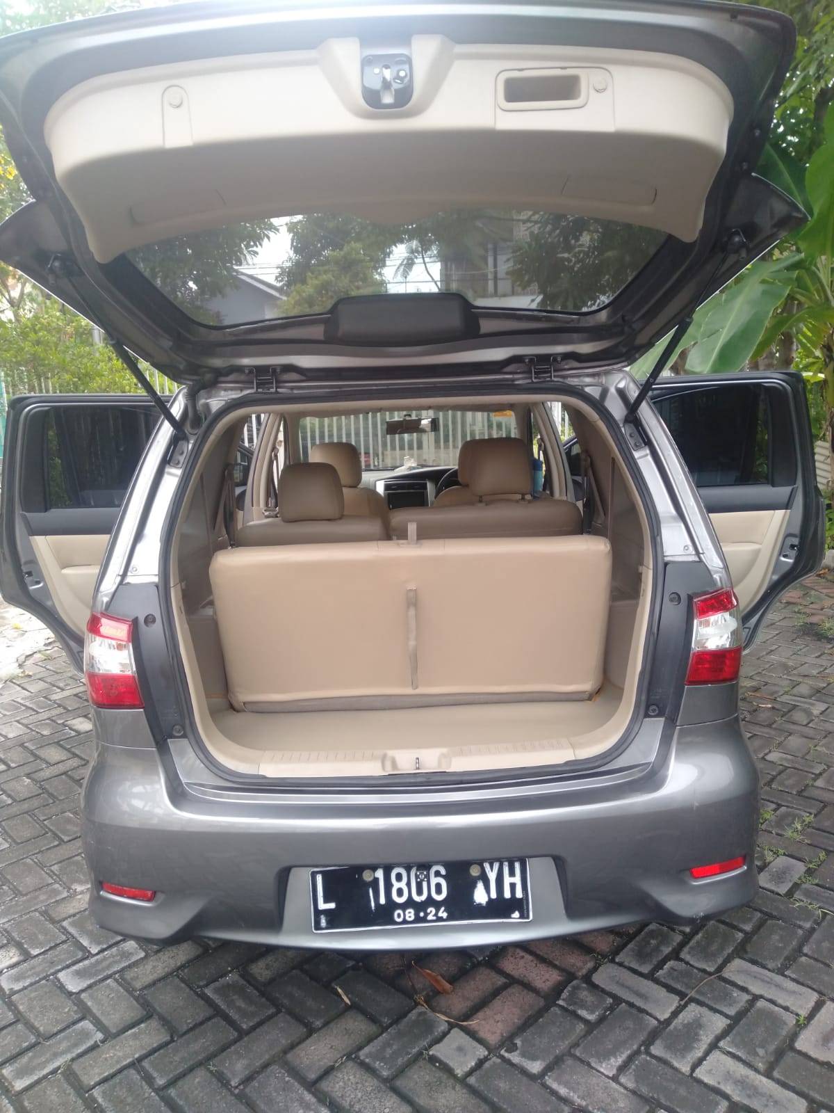 2014 Nissan Grand Livina 1.5 XV MT 2014 Nissan Grand Livina 1.5 XV MT