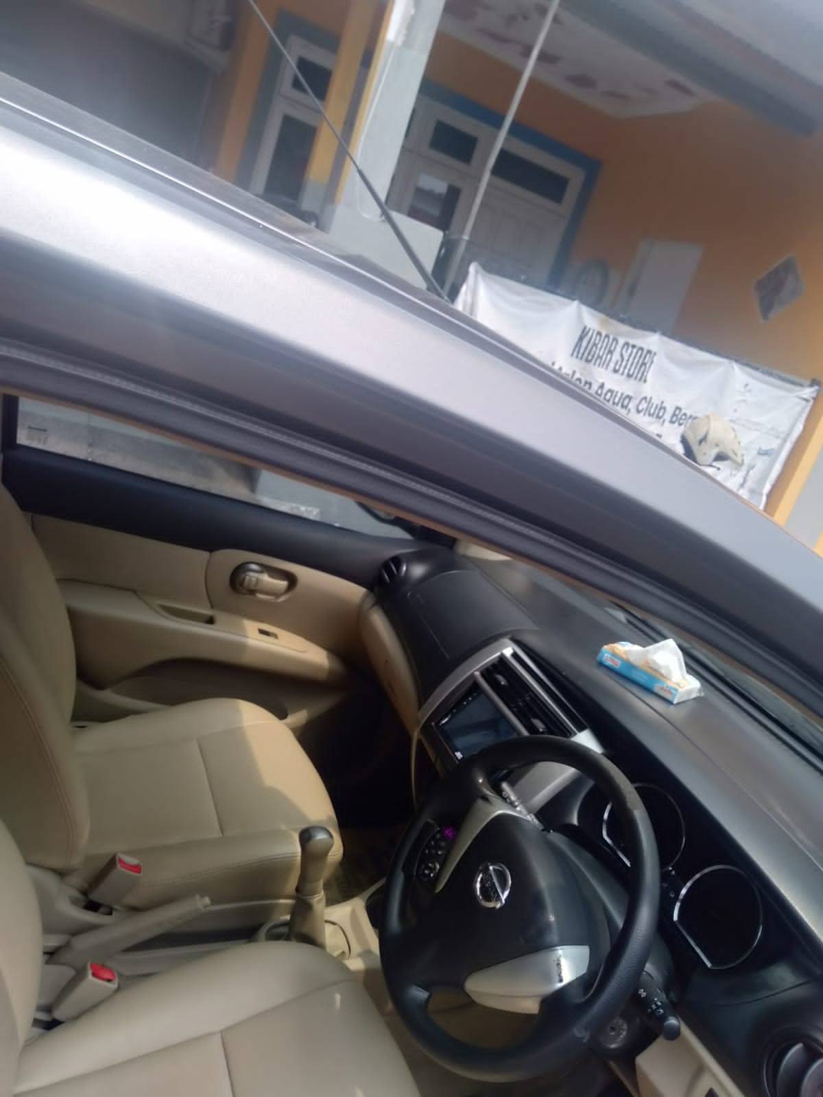 2014 Nissan Grand Livina 1.5 XV MT 2014 Nissan Grand Livina 1.5 XV MT