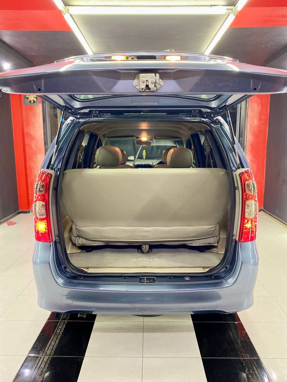 2010 Daihatsu Xenia  1.3L XI AT 2010 Daihatsu Xenia  1.3L XI AT