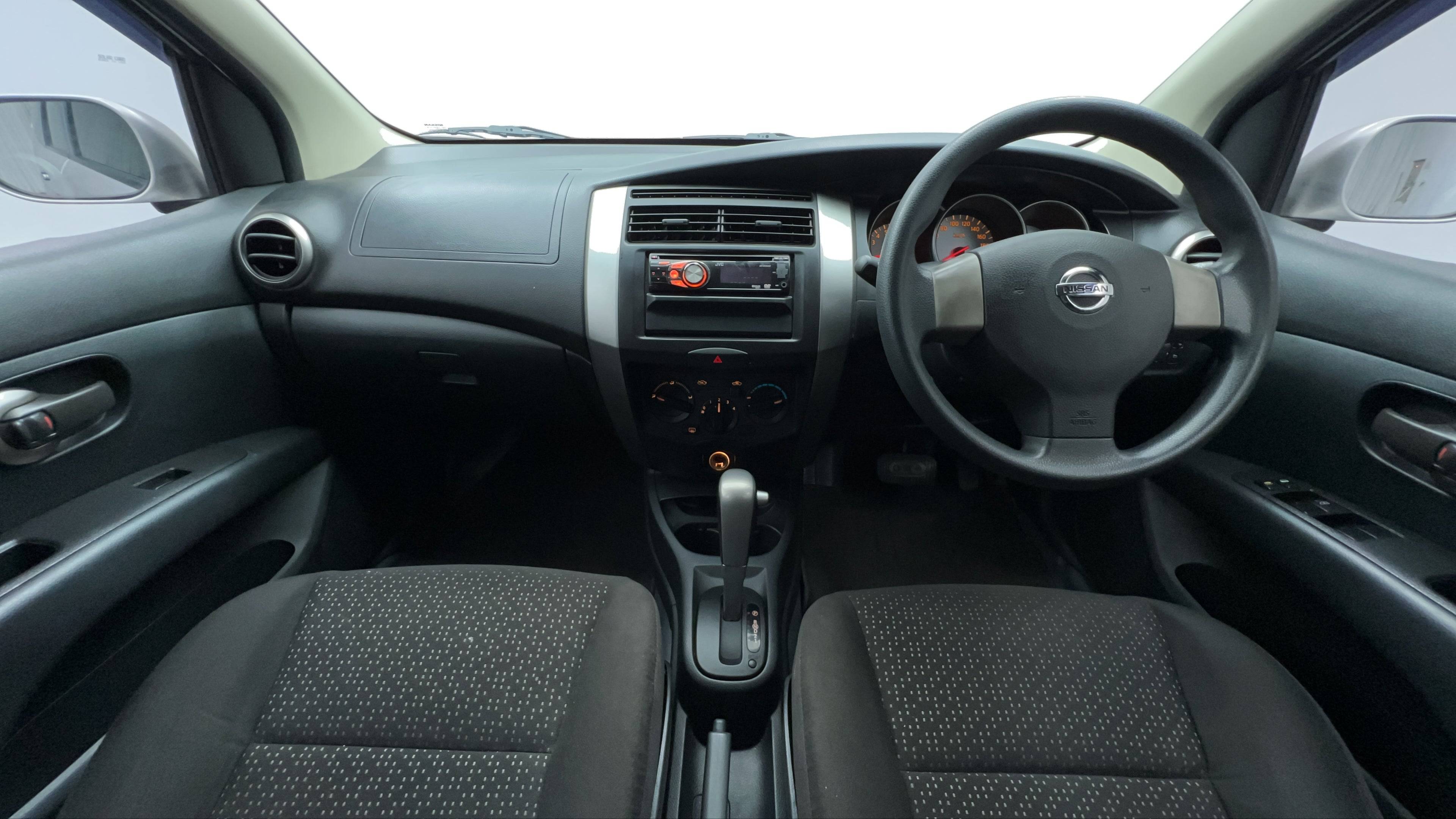 Dijual 2013 Nissan Grand Livina  1.5 XV AT 1.5 XV AT Bekas
