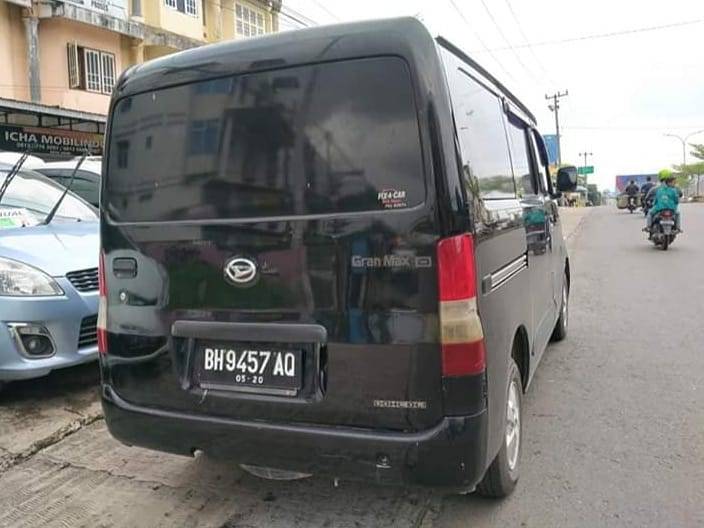 2011 Daihatsu Gran Max MB 1.3L D FF AMBULANCE FH 2011 Daihatsu Gran Max MB 1.3L D FF AMBULANCE FH