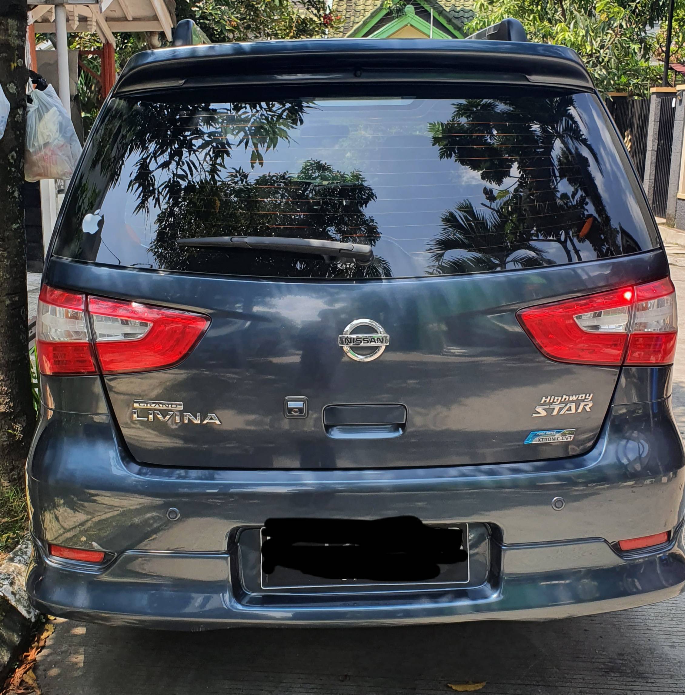 Second Hand 2014 Nissan Grand Livina HWS 1.5 AT Second Hand 2014 Nissan Grand Livina HWS 1.5 AT