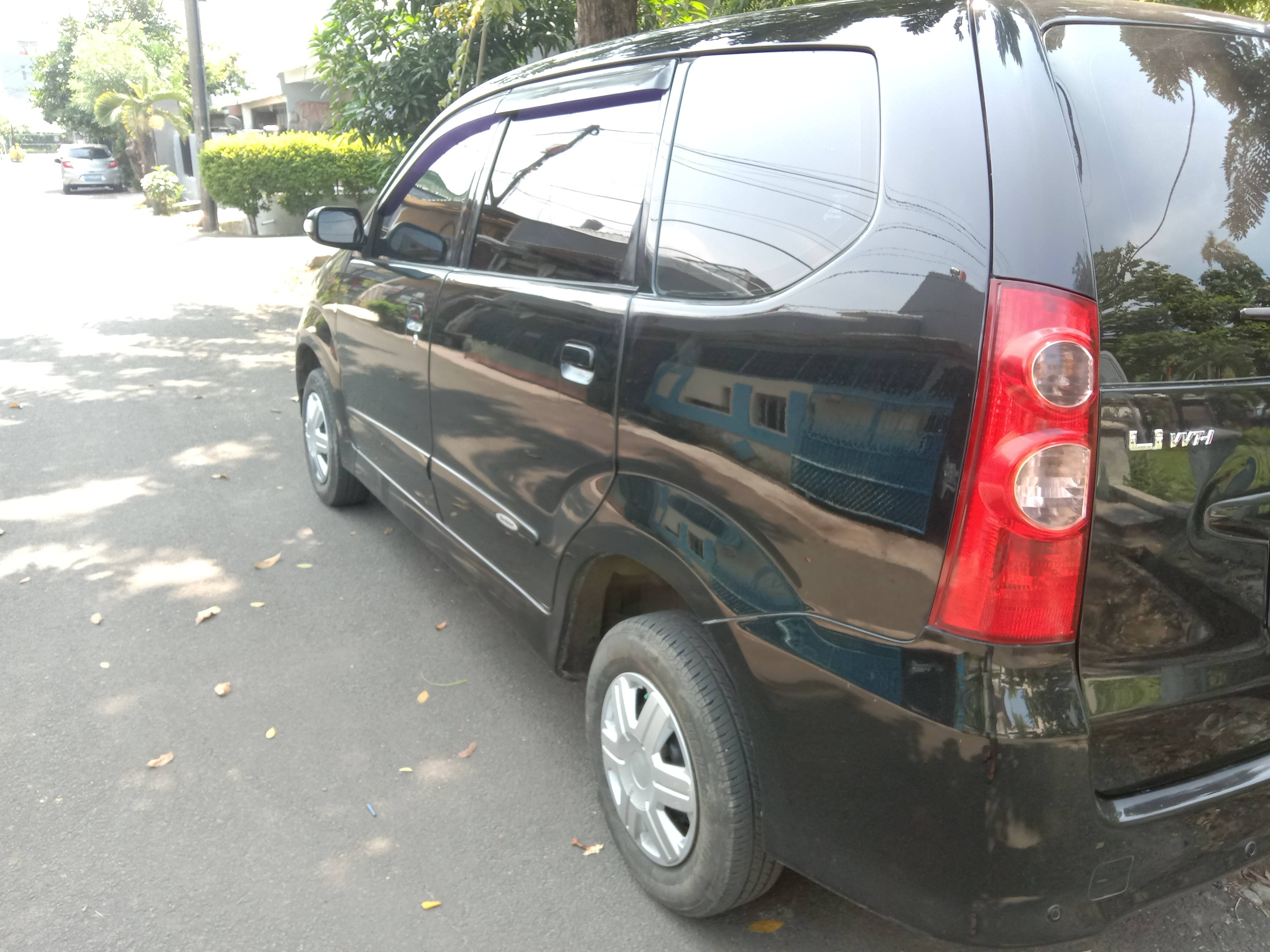 2011 Daihatsu Xenia  R MT DELUXE 2011 Daihatsu Xenia  R MT DELUXE