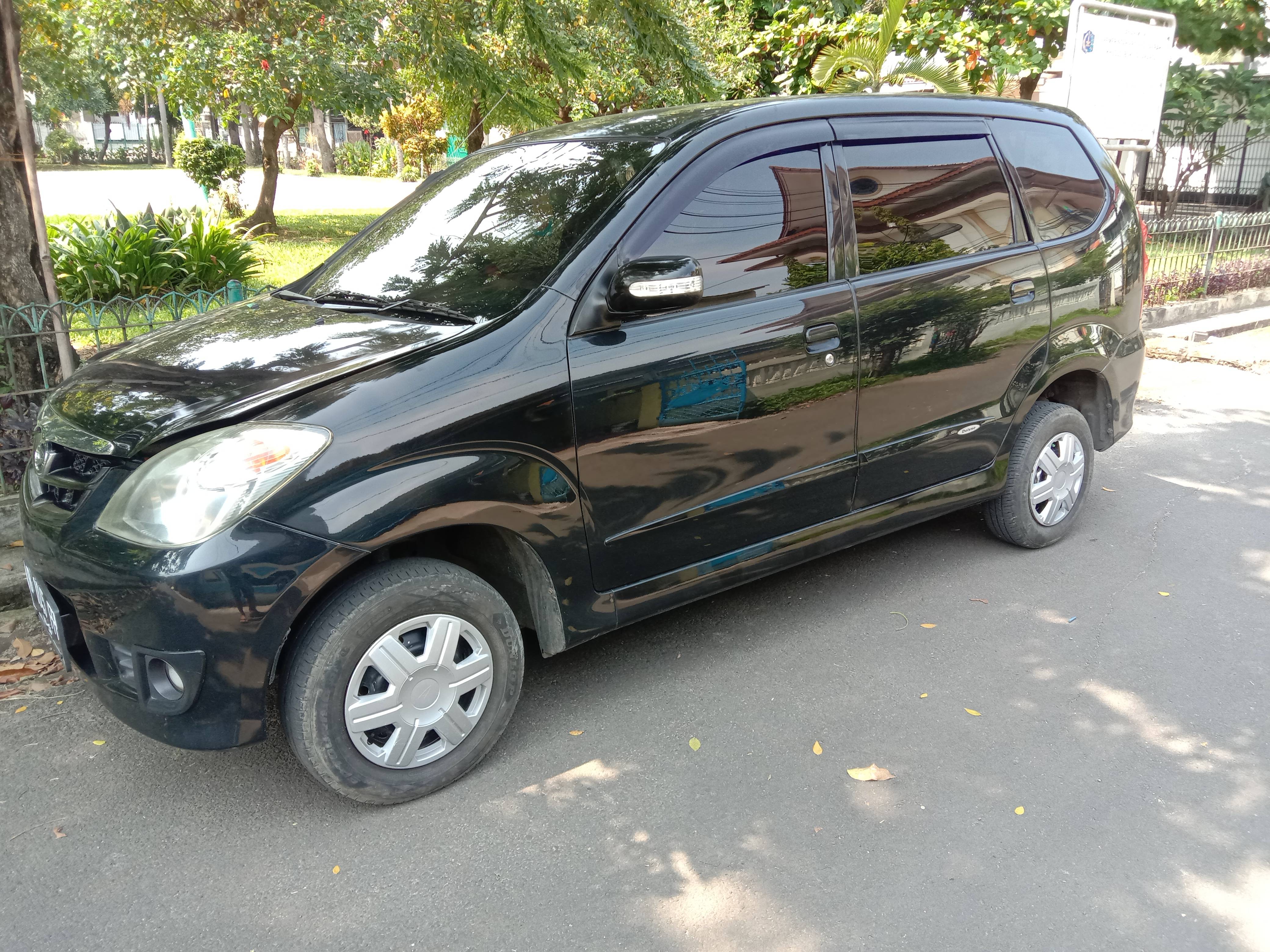 2011 Daihatsu Xenia  R MT DELUXE 2011 Daihatsu Xenia  R MT DELUXE