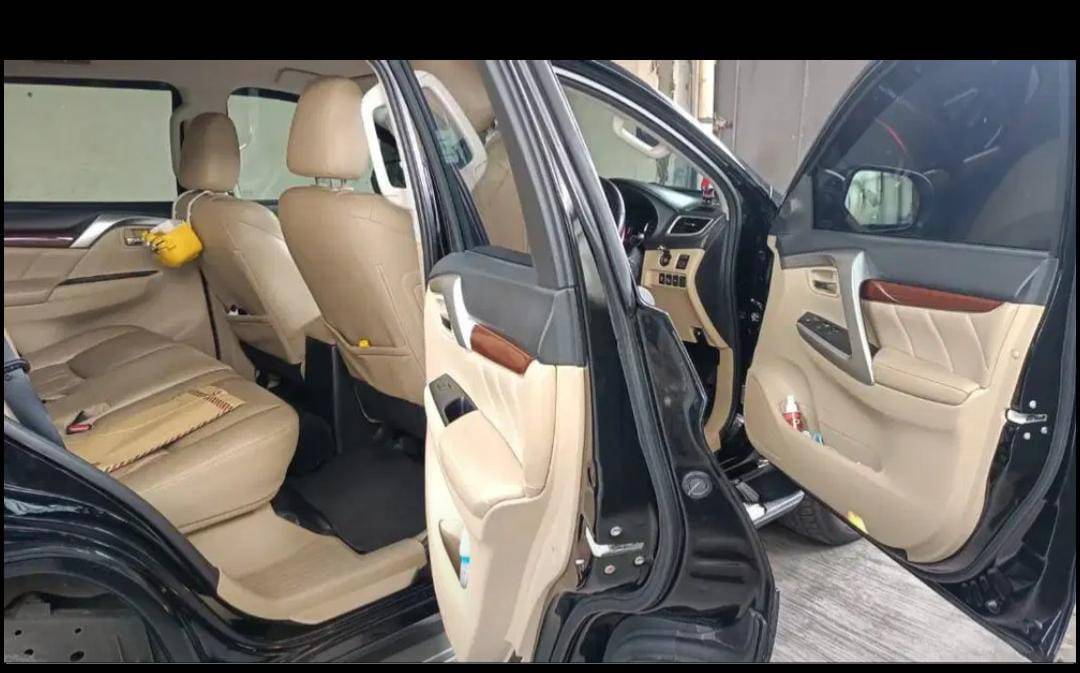 2017 Mitsubishi Pajero Sport Dakar Ultimate AT 4x2 2017 Mitsubishi Pajero Sport Dakar Ultimate AT 4x2