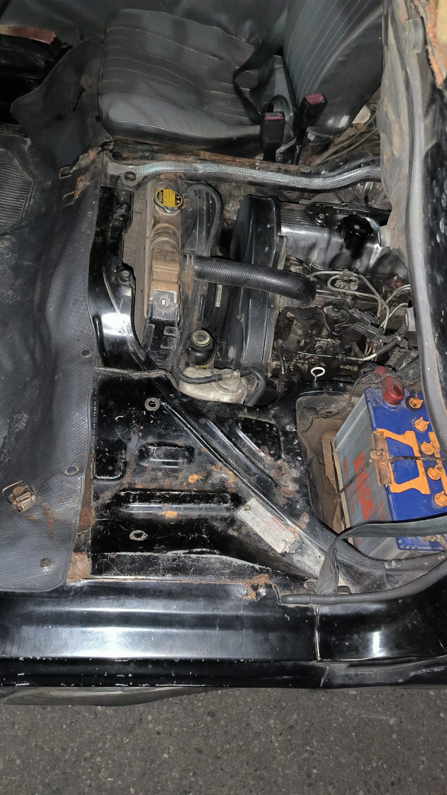 2014 Mitsubishi L300  2.5L Pick Up Box MT 2014 Mitsubishi L300  2.5L Pick Up Box MT