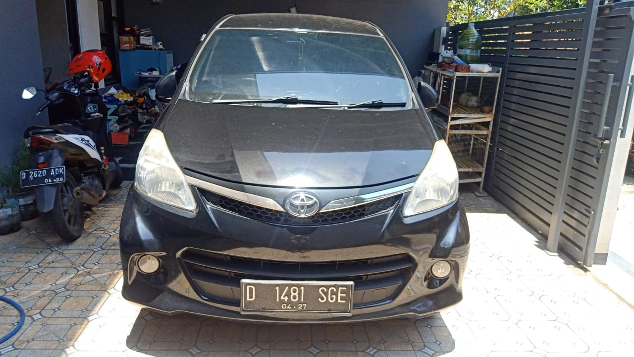 Second Hand 2012 Toyota Avanza Veloz Second Hand 2012 Toyota Avanza Veloz