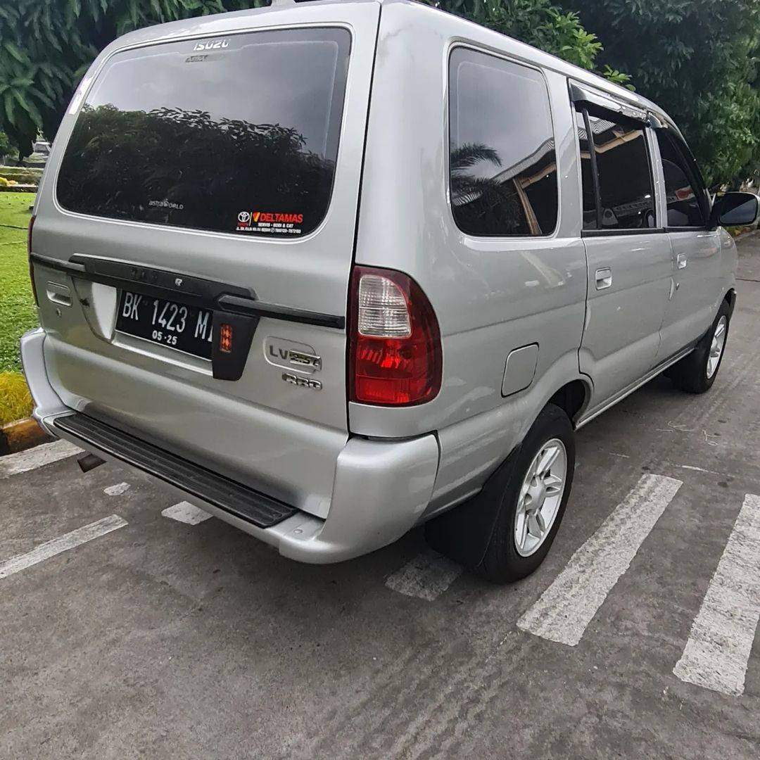 2010 Isuzu Panther 2010 Isuzu Panther