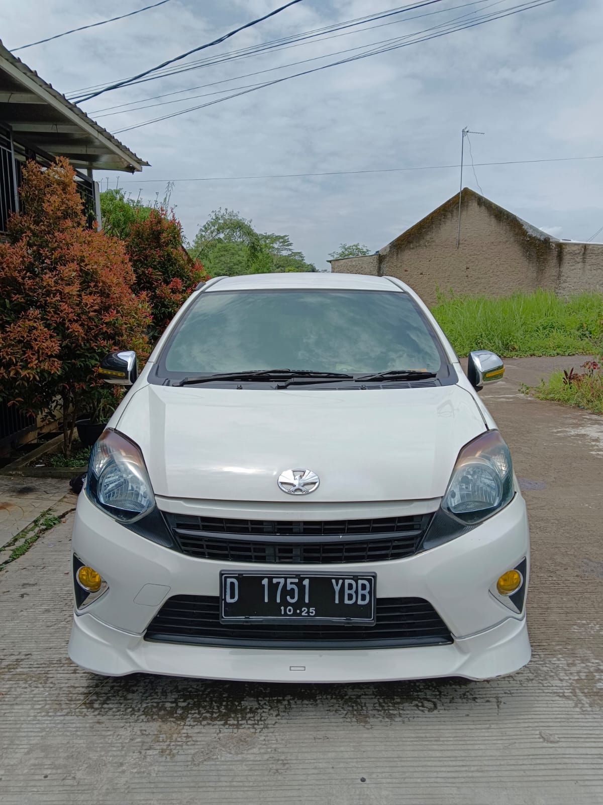 2015 Toyota Agya G TRD 1.0L AT 2015 Toyota Agya G TRD 1.0L AT