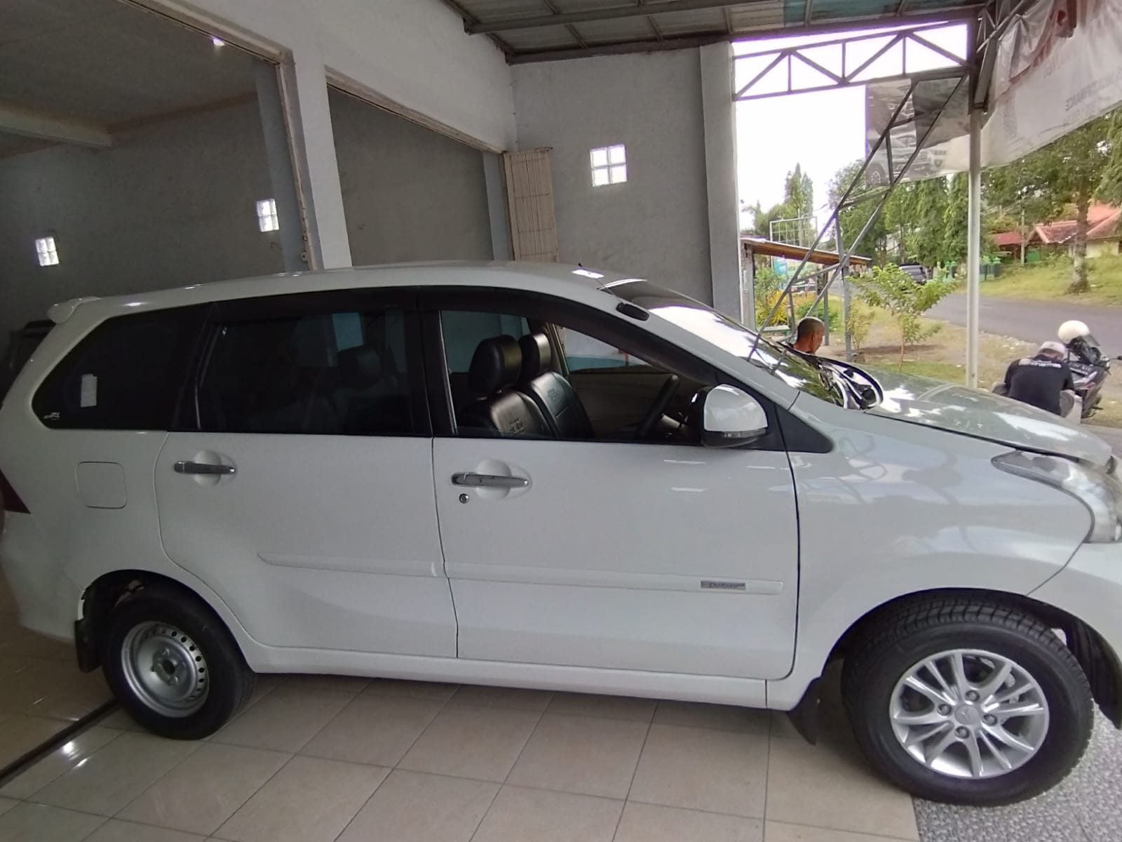 Second Hand 2014 Daihatsu Xenia Second Hand 2014 Daihatsu Xenia