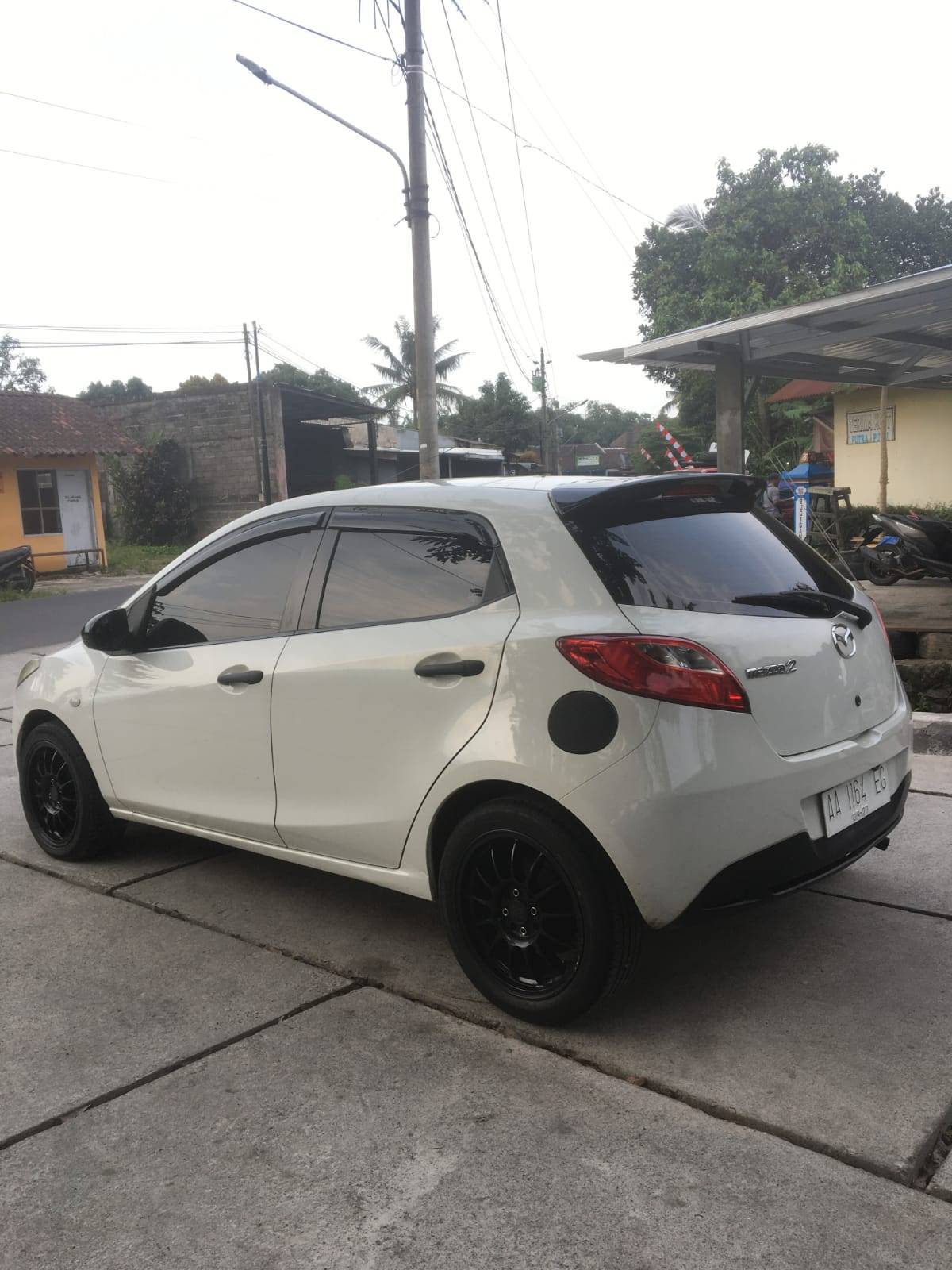 2012 Mazda 2  V AT 2012 Mazda 2  V AT