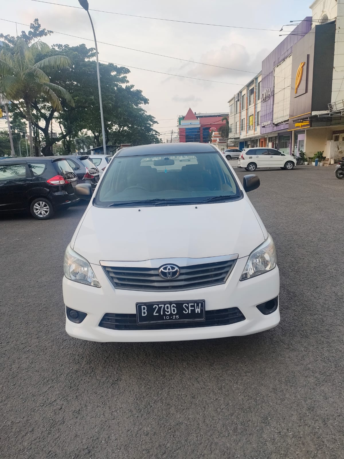 2015 Toyota Kijang Innova J STD BENSIN Bekas 2015 Toyota Kijang Innova J STD BENSIN Bekas