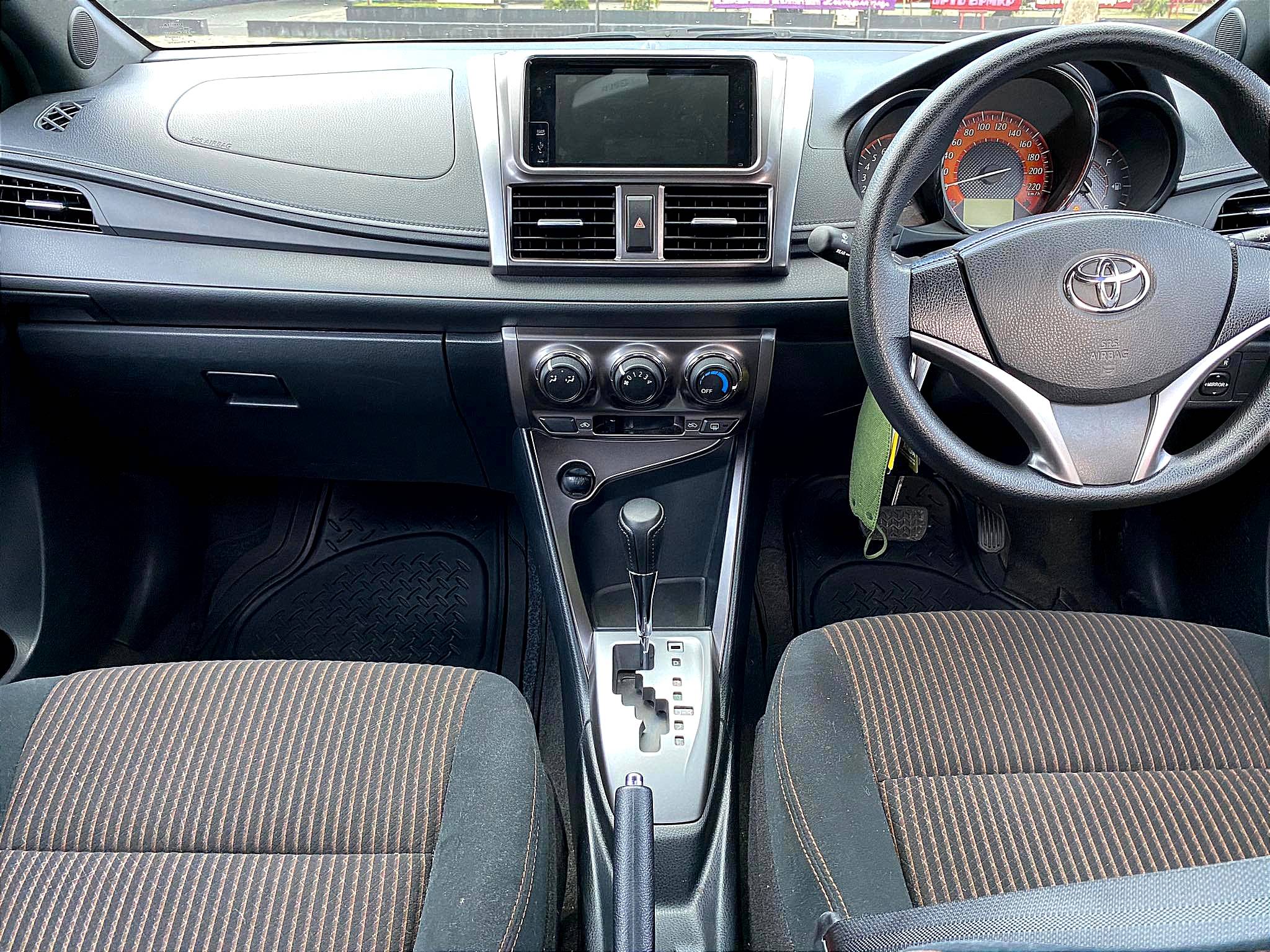 2015 Toyota Yaris G CVT 3 AB 2015 Toyota Yaris G CVT 3 AB