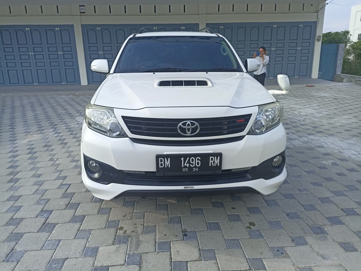 2014 Toyota Fortuner G 2.5L Diesel MT VNTURBO 2014 Toyota Fortuner G 2.5L Diesel MT VNTURBO