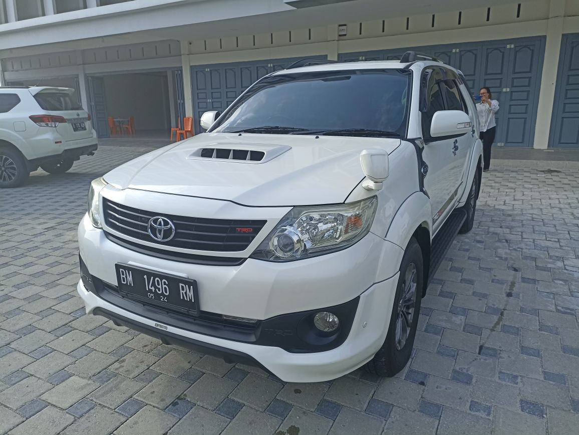 2014 Toyota Fortuner G 2.5L Diesel MT VNTURBO 2014 Toyota Fortuner G 2.5L Diesel MT VNTURBO