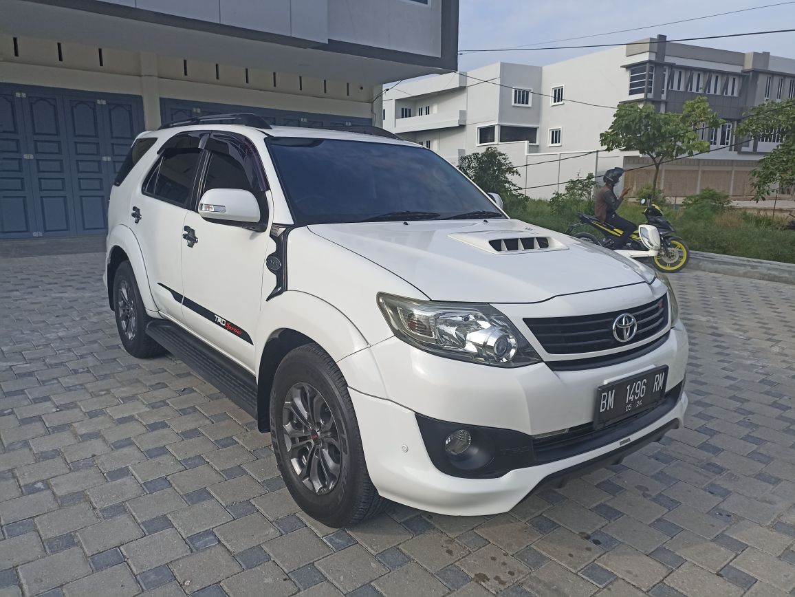 2014 Toyota Fortuner G 2.5L Diesel MT VNTURBO 2014 Toyota Fortuner G 2.5L Diesel MT VNTURBO