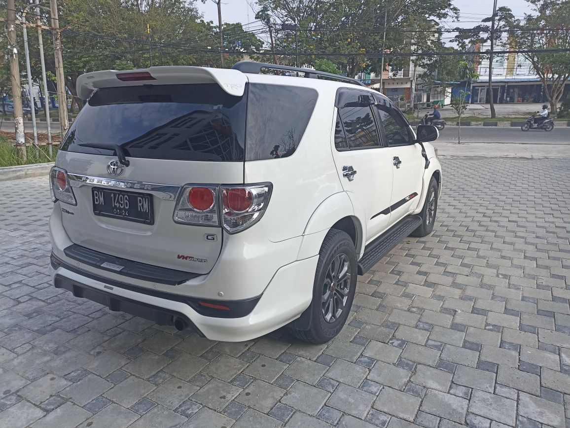 2014 Toyota Fortuner G 2.5L Diesel MT VNTURBO 2014 Toyota Fortuner G 2.5L Diesel MT VNTURBO