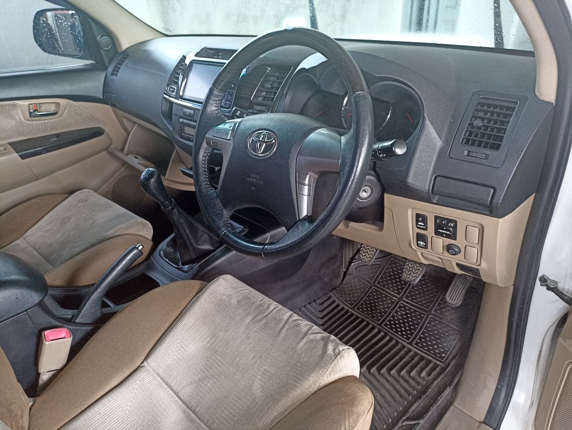 2014 Toyota Fortuner G 2.5L Diesel MT VNTURBO 2014 Toyota Fortuner G 2.5L Diesel MT VNTURBO