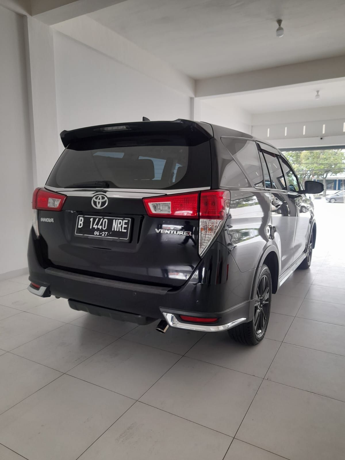 2012 Toyota Kijang Innova 2.4 Q A/T DIESEL VENTURER BASIC 2012 Toyota Kijang Innova 2.4 Q A/T DIESEL VENTURER BASIC