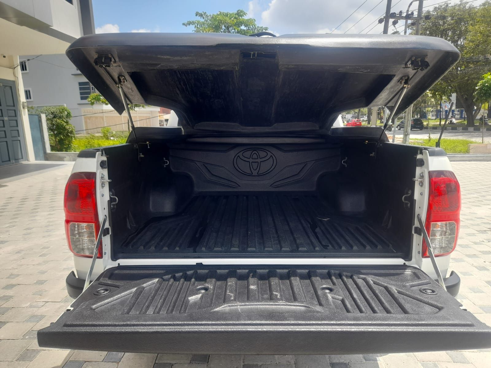 2021 Toyota Hilux Double Cabin G 2.5L MT 2021 Toyota Hilux Double Cabin G 2.5L MT