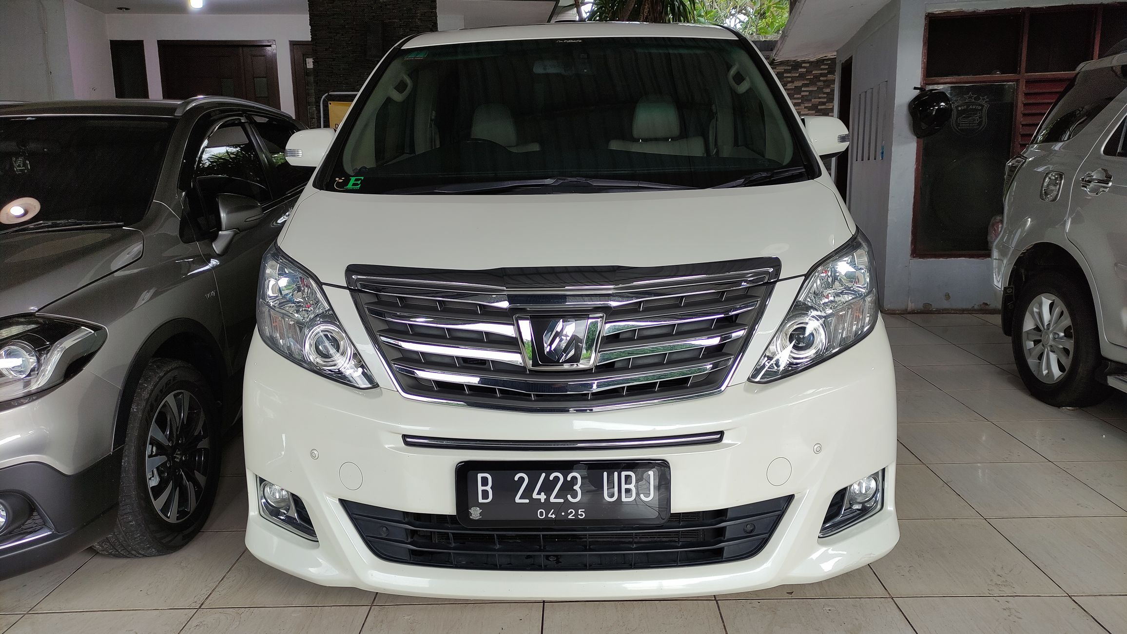 Second Hand 2014 Toyota Alphard 2.5 G A/T Second Hand 2014 Toyota Alphard 2.5 G A/T