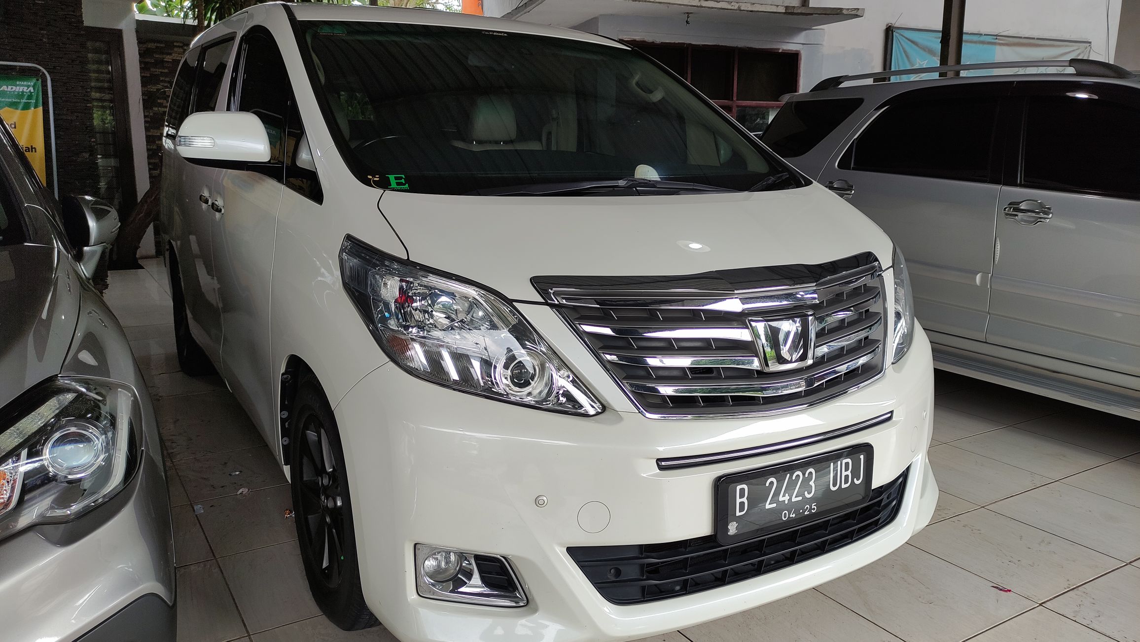 2014 Toyota Alphard 2.5 G A/T 2014 Toyota Alphard 2.5 G A/T