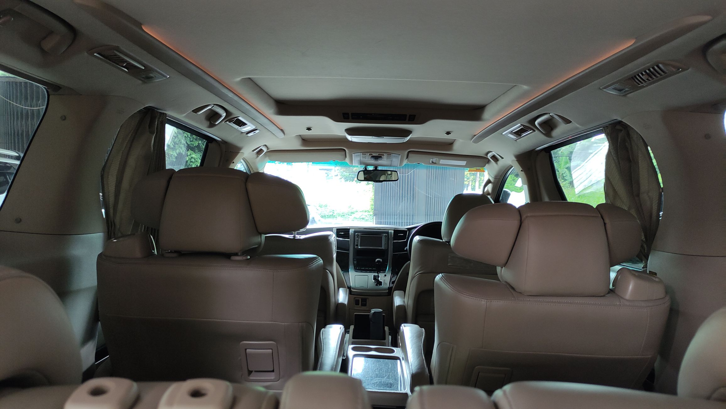 2014 Toyota Alphard 2.5 G A/T 2014 Toyota Alphard 2.5 G A/T