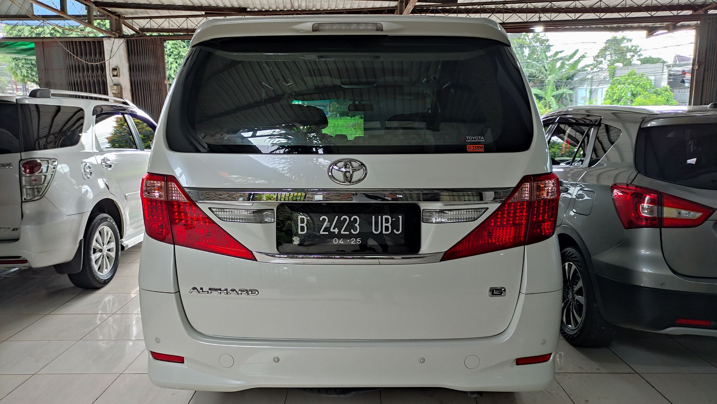 2014 Toyota Alphard 2.5 G A/T 2014 Toyota Alphard 2.5 G A/T