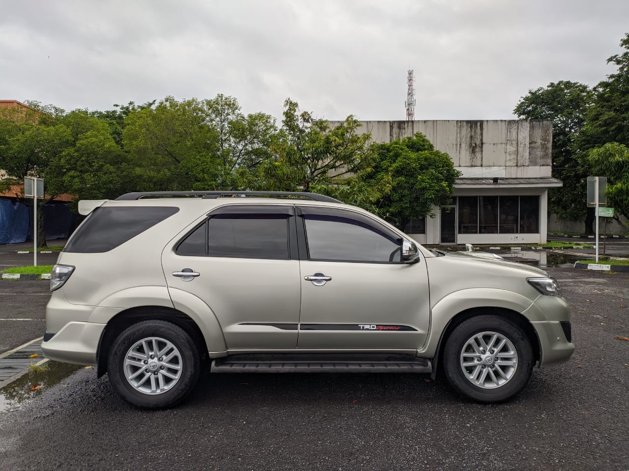 2013 Toyota Fortuner G 2.5L Diesel MT VNTURBO 2013 Toyota Fortuner G 2.5L Diesel MT VNTURBO