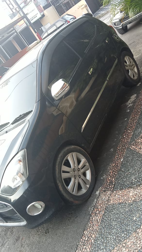 2015 Daihatsu Ayla  2015 Daihatsu Ayla