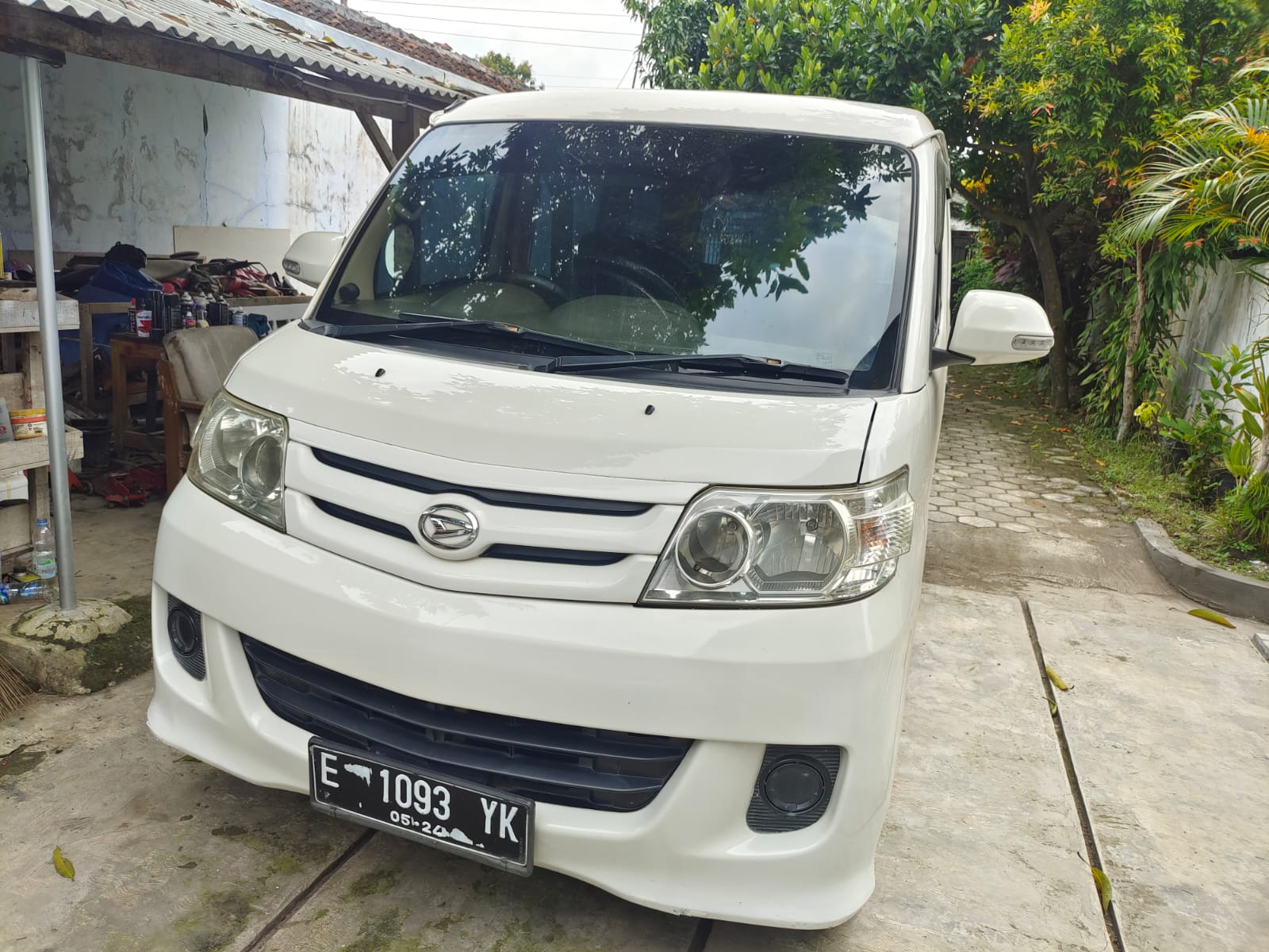 2014 Daihatsu Luxio  1.5 M MT FH 2014 Daihatsu Luxio  1.5 M MT FH