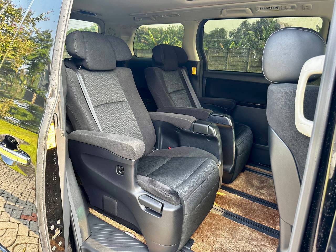 2012 Toyota Vellfire  2.4 ZG AT AUDIOLESS 2012 Toyota Vellfire  2.4 ZG AT AUDIOLESS