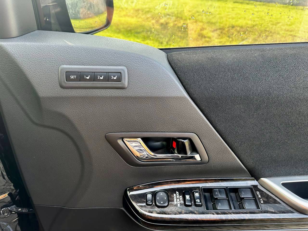 2012 Toyota Vellfire  2.4 ZG AT AUDIOLESS 2012 Toyota Vellfire  2.4 ZG AT AUDIOLESS