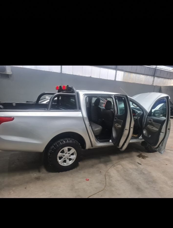 2017 Mitsubishi Strada Triton DC HDX 2.5L 4X4 PU 2017 Mitsubishi Strada Triton DC HDX 2.5L 4X4 PU