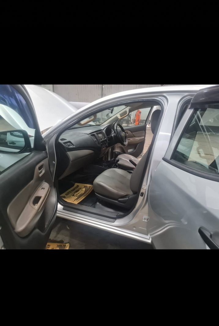 2017 Mitsubishi Strada Triton DC HDX 2.5L 4X4 PU 2017 Mitsubishi Strada Triton DC HDX 2.5L 4X4 PU